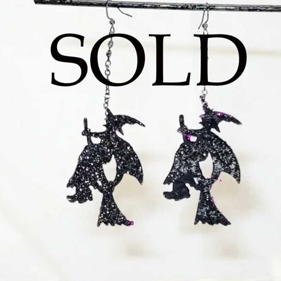 SOLD🕷️Handmade Wood Purple Black Glitter Sparkly Halloween Hocus Pocus Earr👻🎃 - Picture 1 of 4